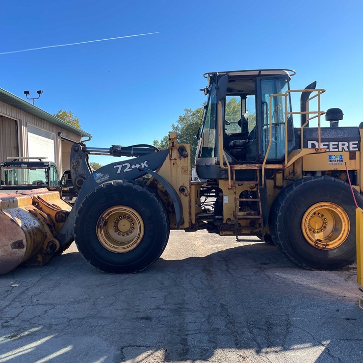 DEERE 724K