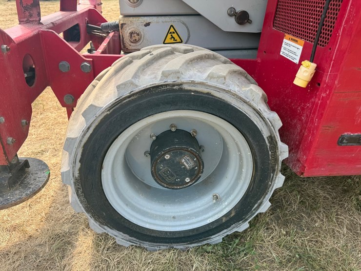 #2085-•-2016-mec-4096-ert-scissor-lift-image-24