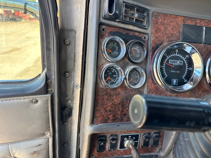 2005-kenworth-t800-image-62