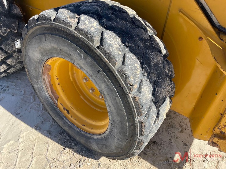 2023-deere-332g-image-11
