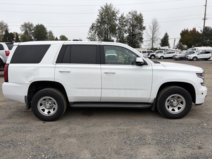 2017-chevrolet-tahoe-image-3
