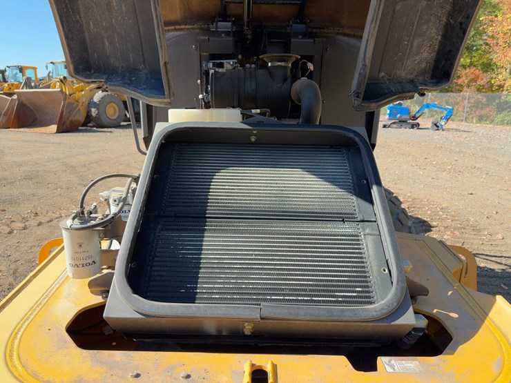2018-volvo-sd75b-image-15