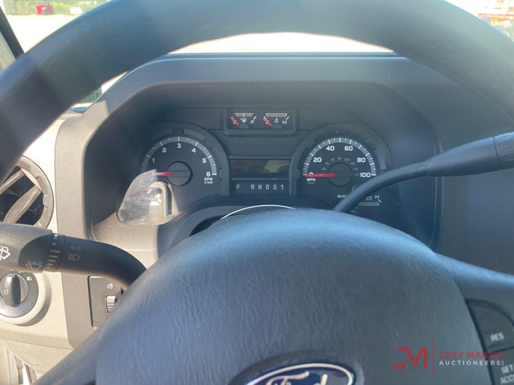 2014-ford-cargo-image-23