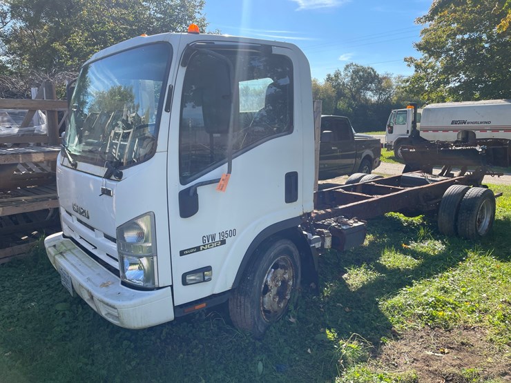 isuzu-nqr-image-1