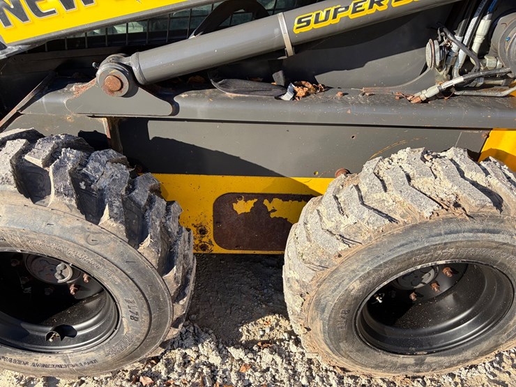 2019-new-holland-l220-image-11