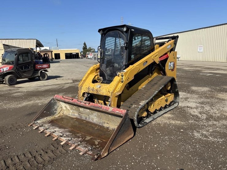 2021-caterpillar-299d3-image-1