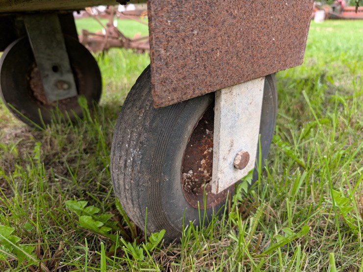 #4059-•-3-wheel-feed-cart-image-4