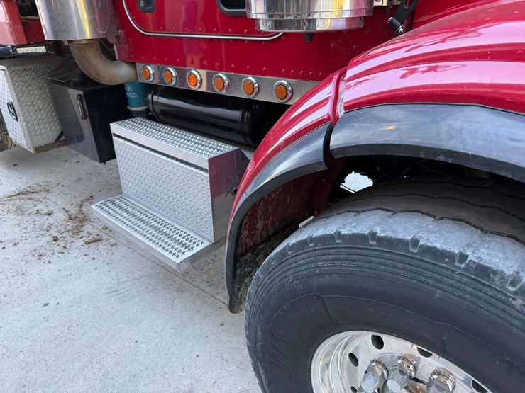 2005-peterbilt-378-image-25