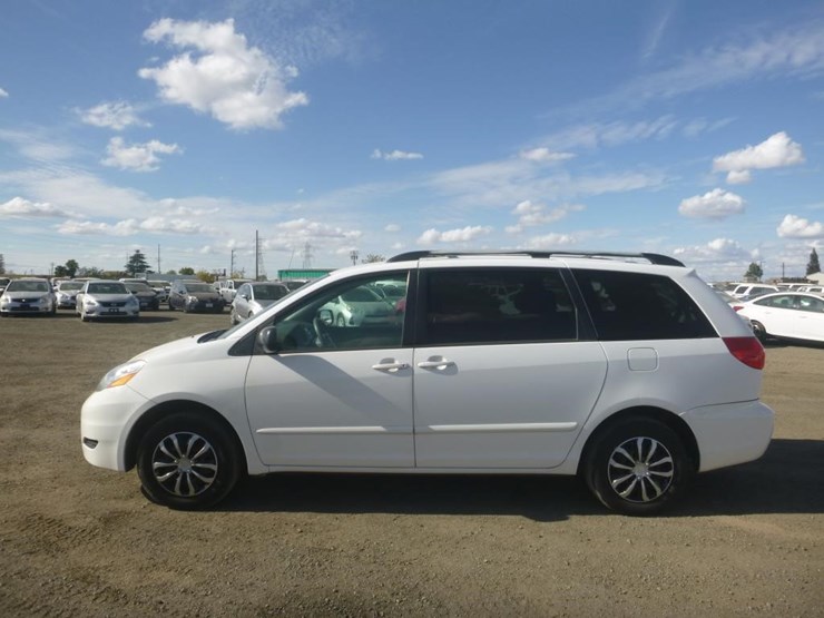 2008-toyota-sienna-image-5