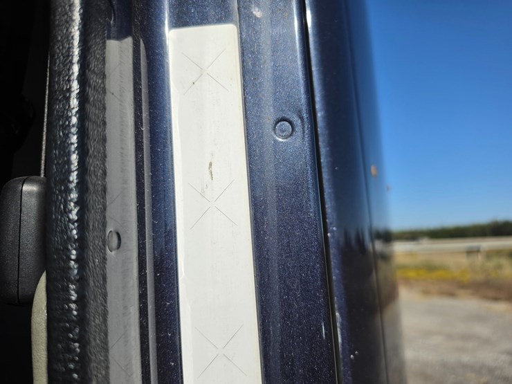 2016-freightliner-columbia-120-image-47