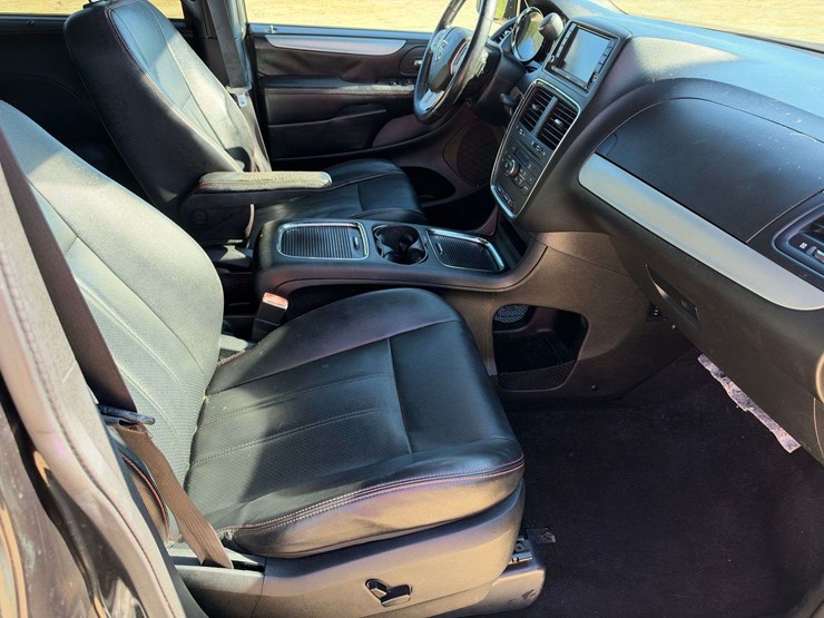 2019-dodge-grand-caravan-gt-image-17