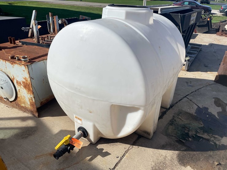 #1837-•-500-gallon-horizontal-leg-tank-image-2