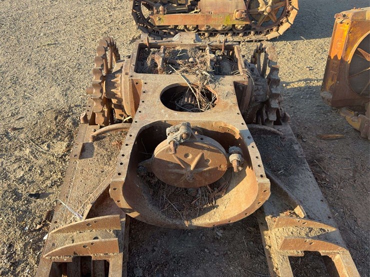 caterpillar-thirty-image-7