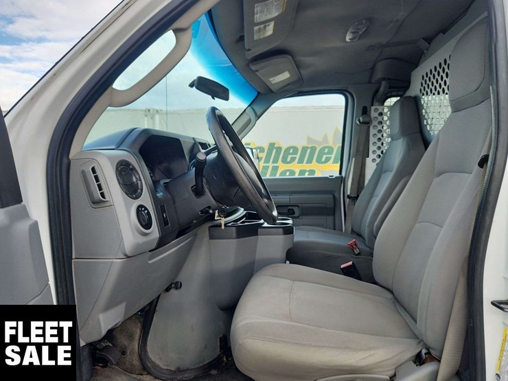 2014-ford-cargo-image-17