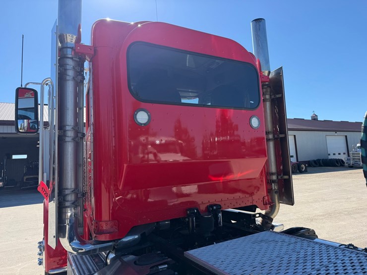 2020-peterbilt-389-image-37