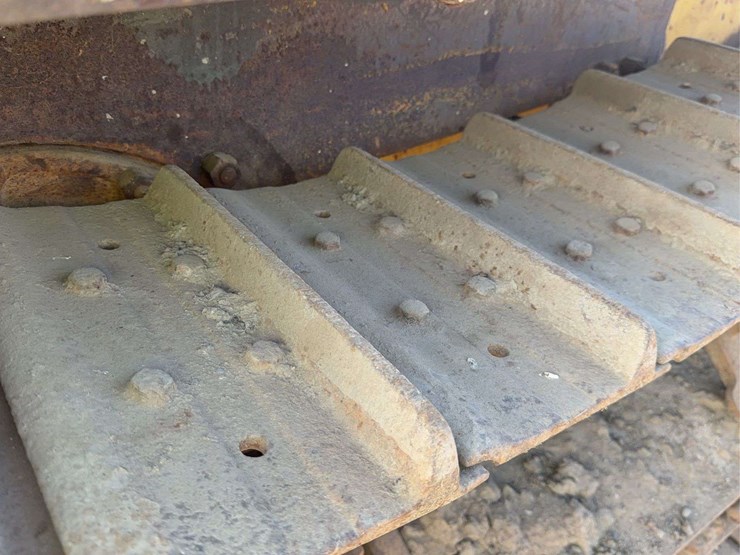 caterpillar-thirty-image-13