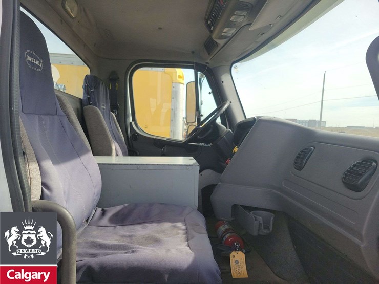 2016-freightliner-114sd-image-25