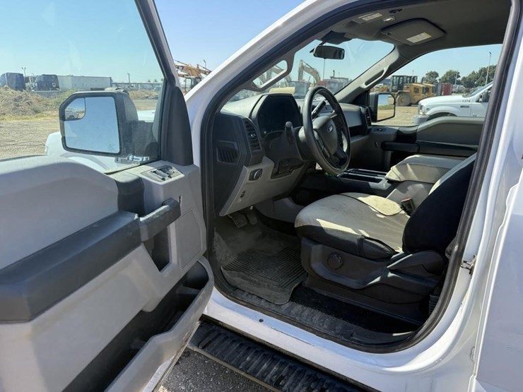 2020-ford-f150-image-32