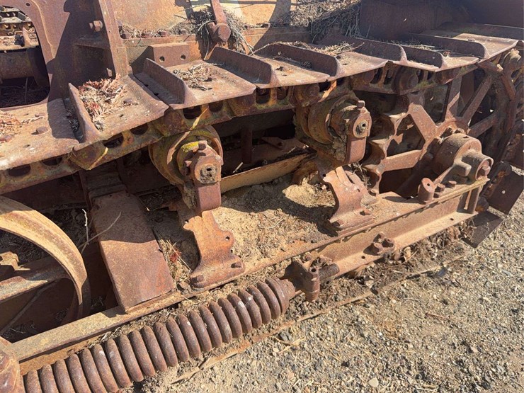 caterpillar-thirty-image-7