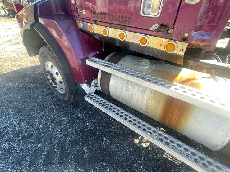 #117-•-2011-western-star-semi-tractor-(has-wi-title)-(forestville,-wi)-image-14