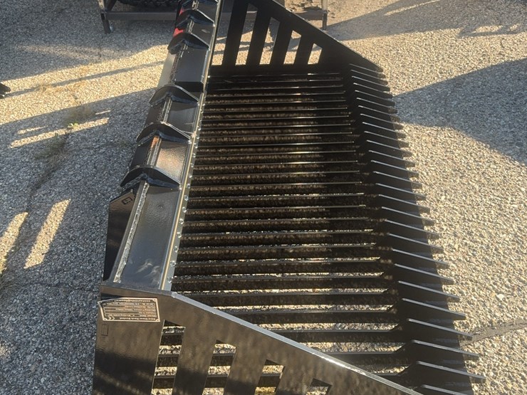 future-skid-steer-rock-bucket-image-5
