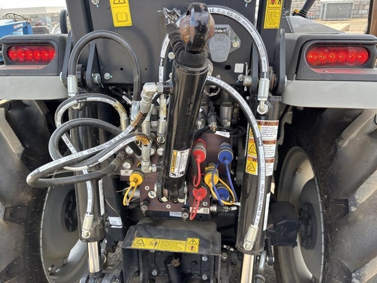 2023-monarch-mkv-tractor-image-12