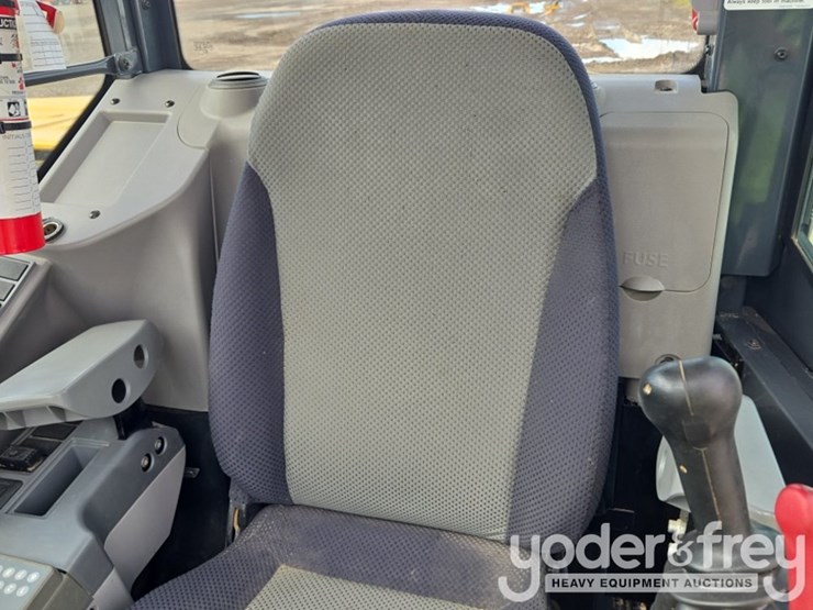 2020-deere-85g-image-64