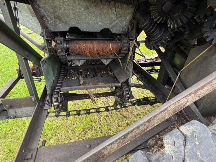 #4011-•-new-idea-corn-picker-image-6