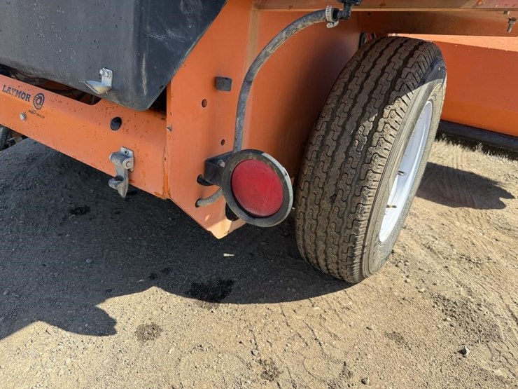 lay-mor-sm-300-3-wheel-broom-image-29