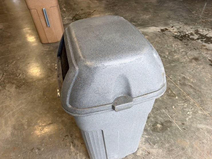 toter-garbage-can-image-3