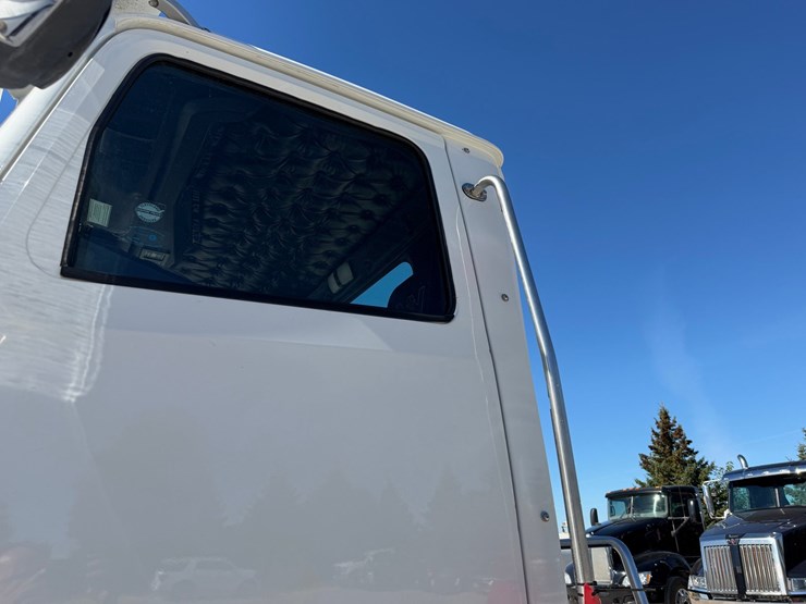 #1726-•-2019-western-star-day-cab-truck-tractor-image-14