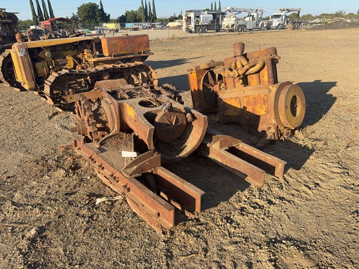caterpillar-thirty-image-5