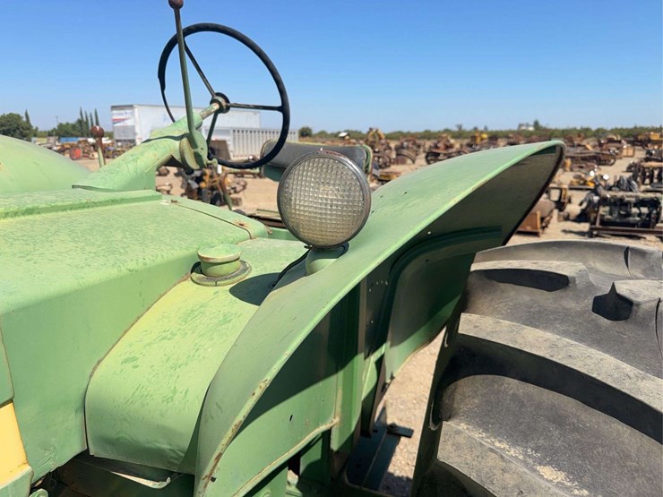 john-deere-820-image-34
