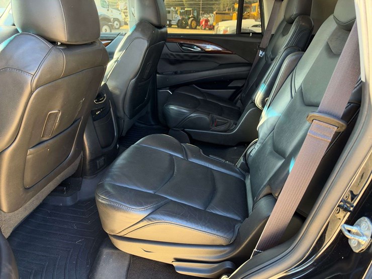 2015-cadillac-escalade-image-14