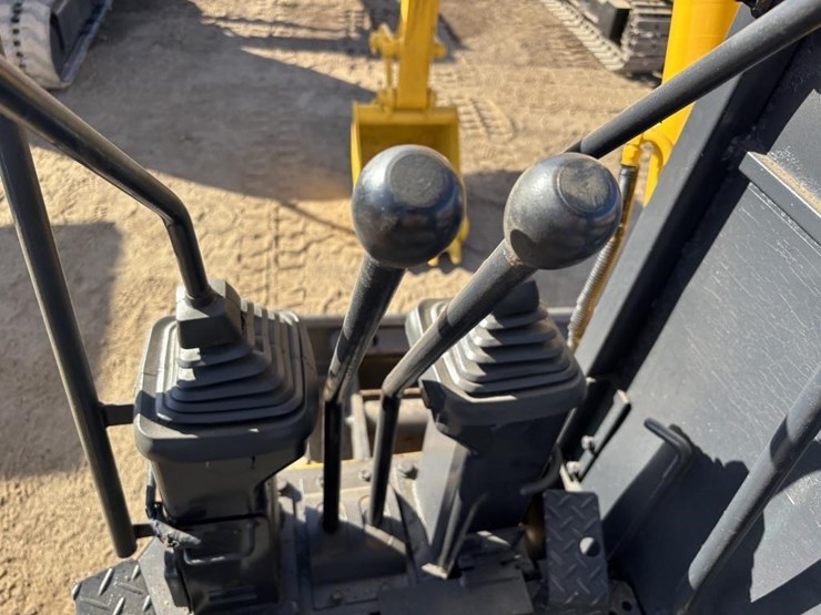 komatsu-pc28uu-image-25