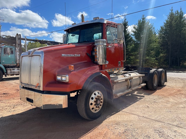 2016-western-star-4900sb-image-1