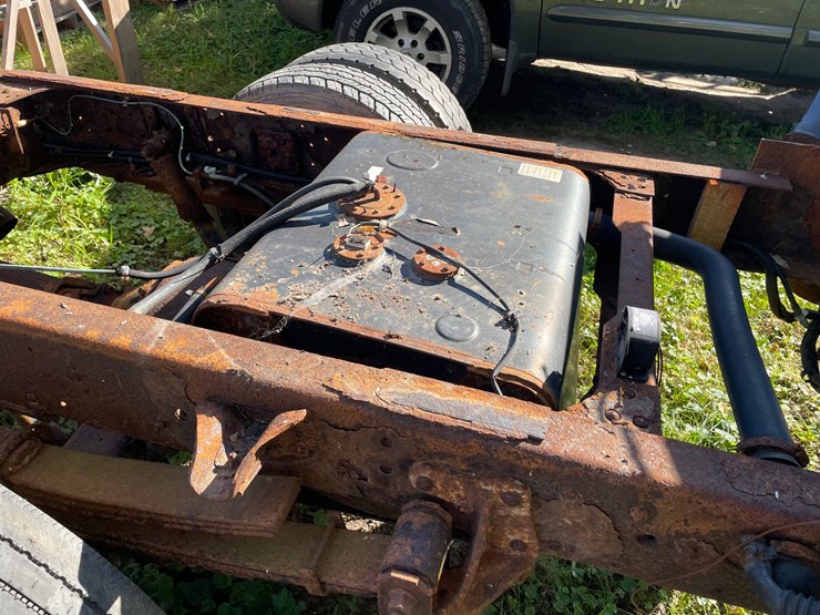 isuzu-nqr-image-17