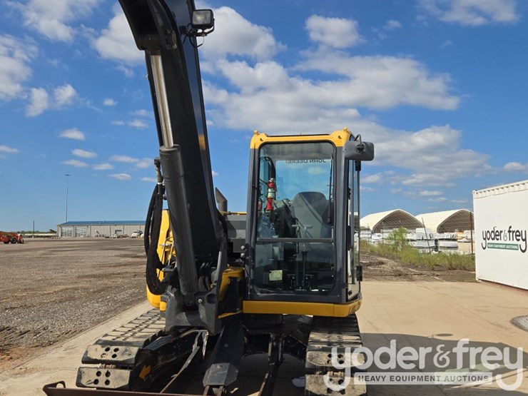 2020-deere-85g-image-30