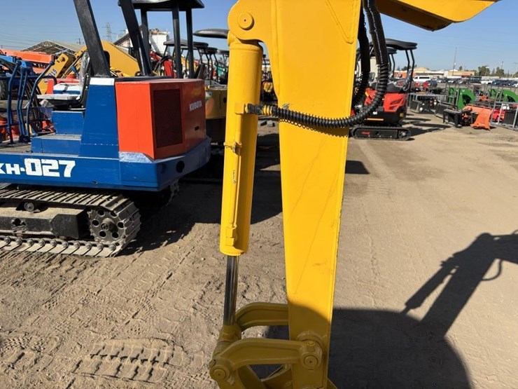 komatsu-pc28uu-image-14