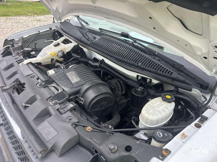 2015-chevrolet-express-4500-image-8