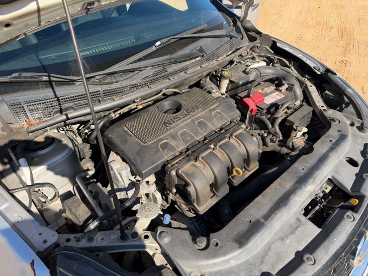 2019-nissan-sentra-4-door-sedan-(127,858-miles)-image-8