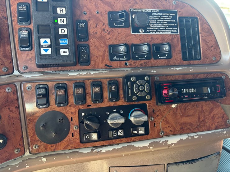 2007-peterbilt-387-image-29