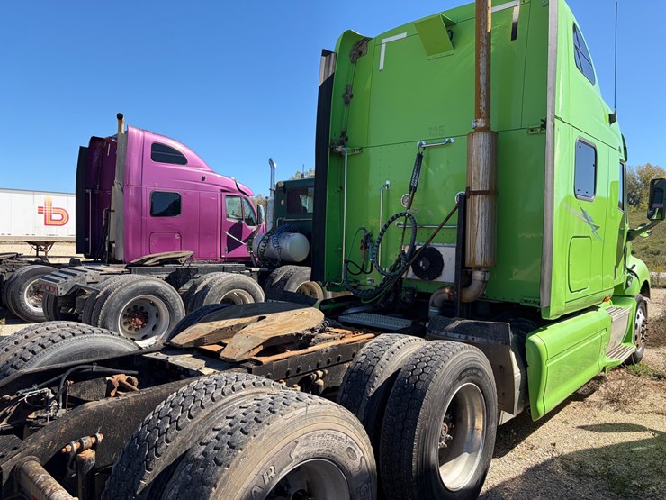 2007-peterbilt-387-image-4