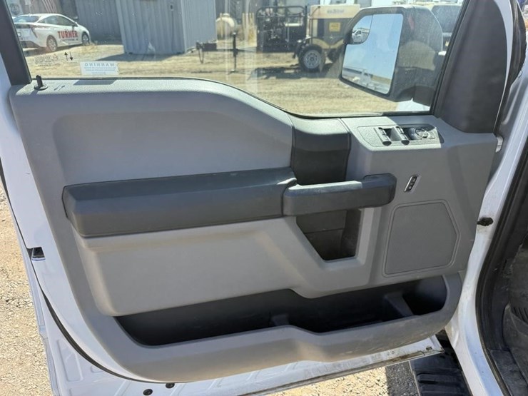 2020-ford-f150-image-37