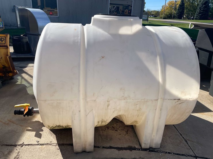 #1837-•-500-gallon-horizontal-leg-tank-image-1