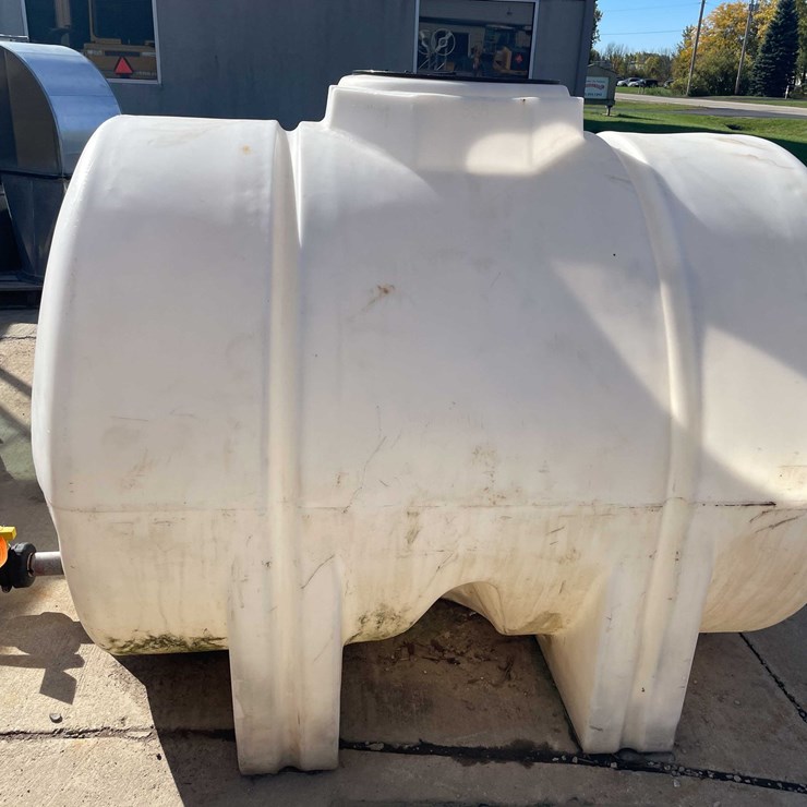 #1837 • 500 Gallon Horizontal Leg Tank