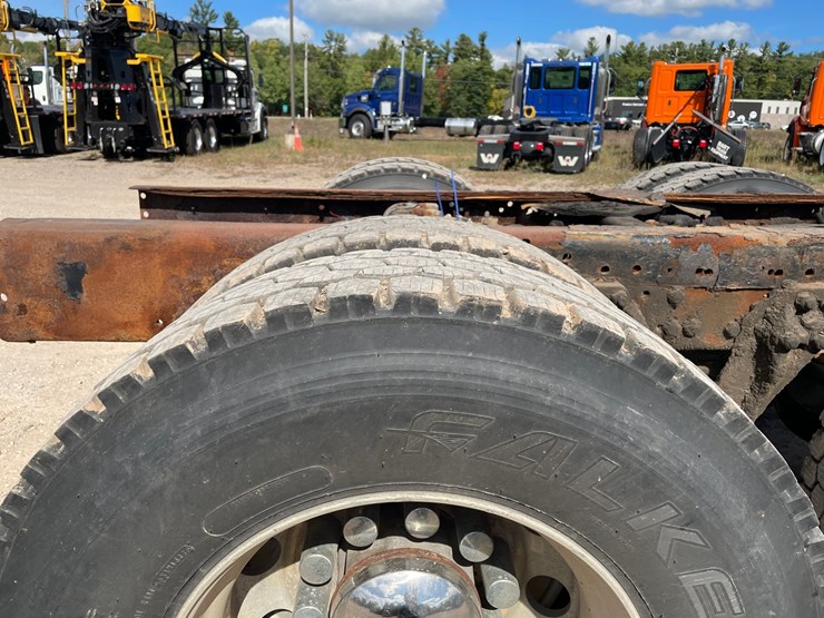 2005-kenworth-t800-image-40