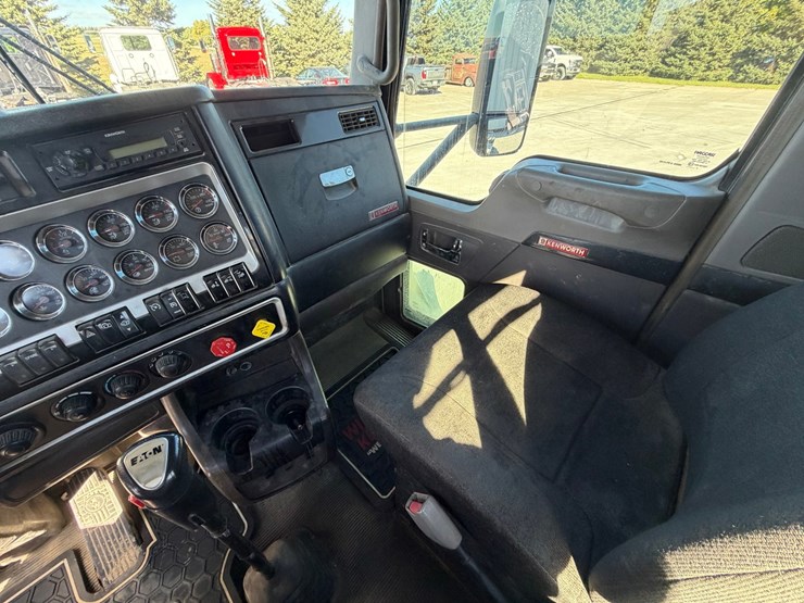 #1728-•-2012-kenworth-day-cab-truck-tractor-image-57