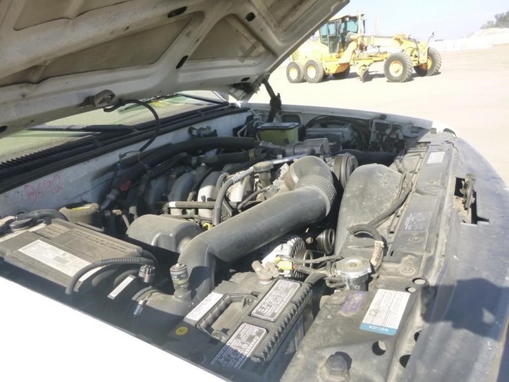 2002-chevrolet-3500hd-image-30