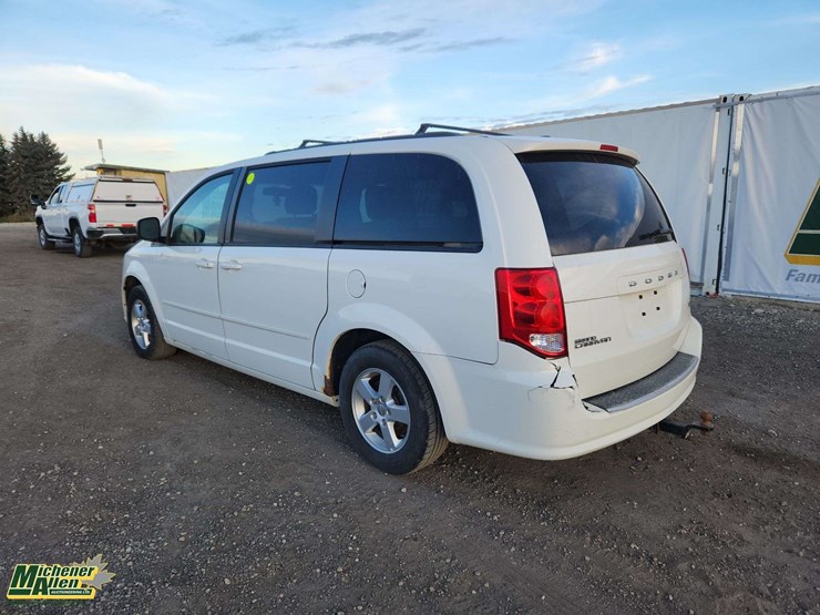 2012-dodge-grand-caravan-image-3
